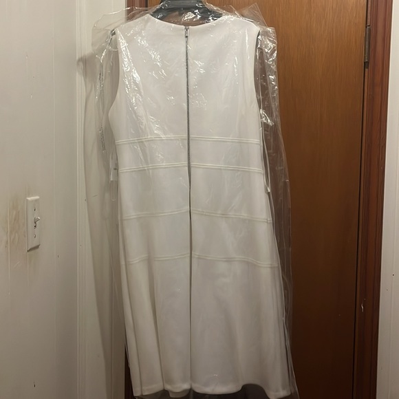 Size 14 white Calvin Klein dress. - Picture 2 of 2